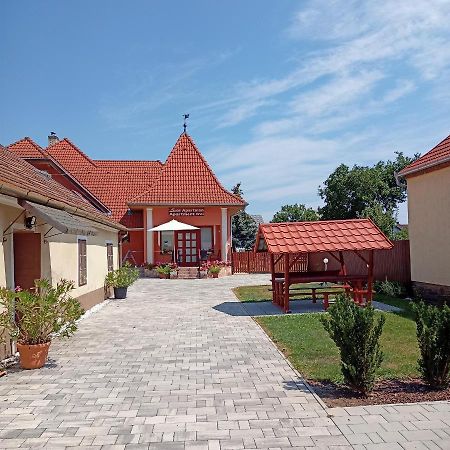 Livia Apartman Bük Extérieur photo