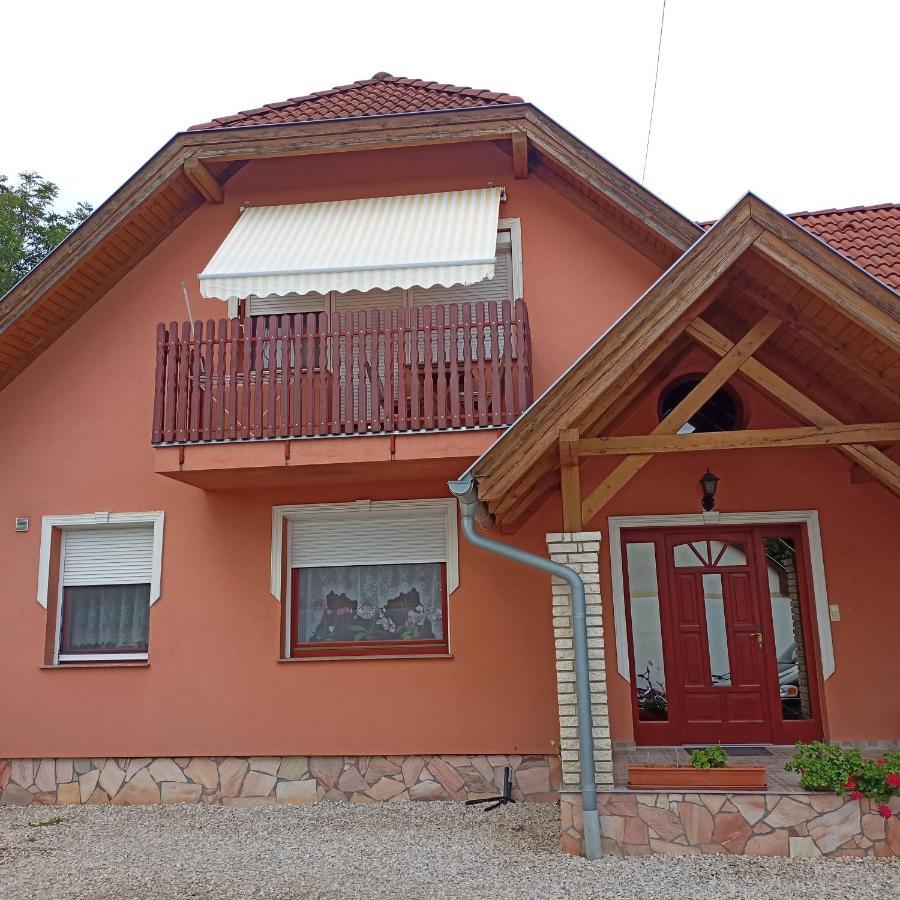 Livia Apartman Bük Extérieur photo